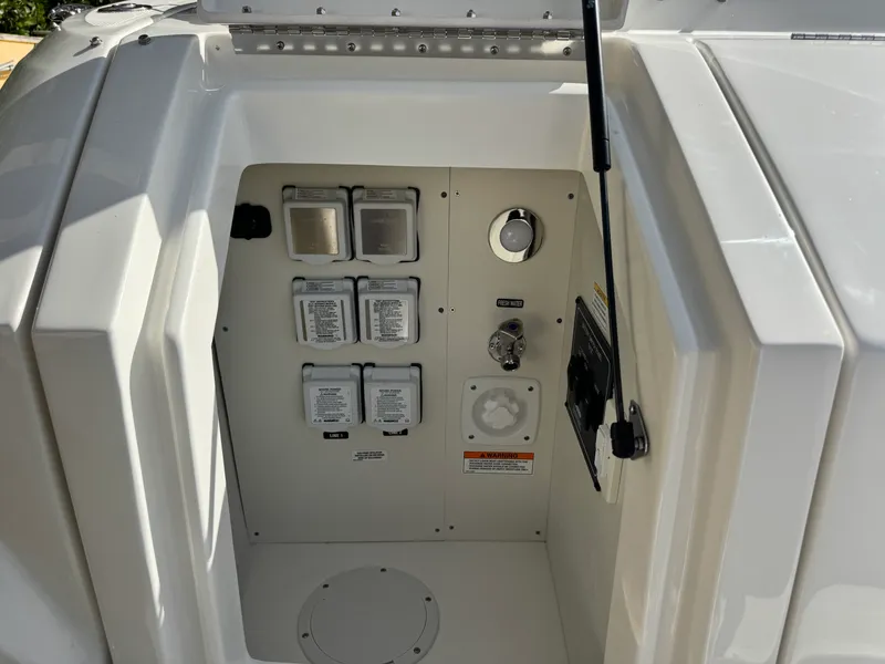 Slide: The Image of Sea Ray Sundancer 320 Outboard 2027 - 9