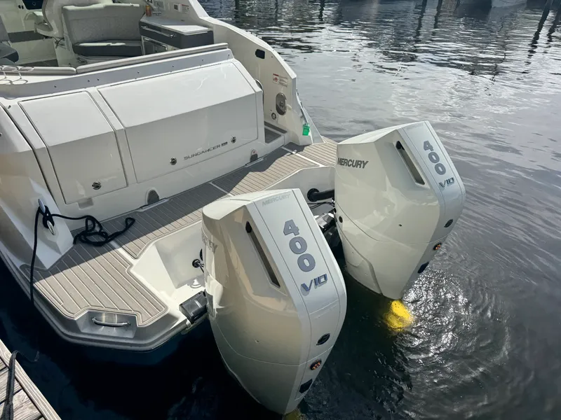Slide: The Image of Sea Ray Sundancer 320 Outboard 2027 - 7