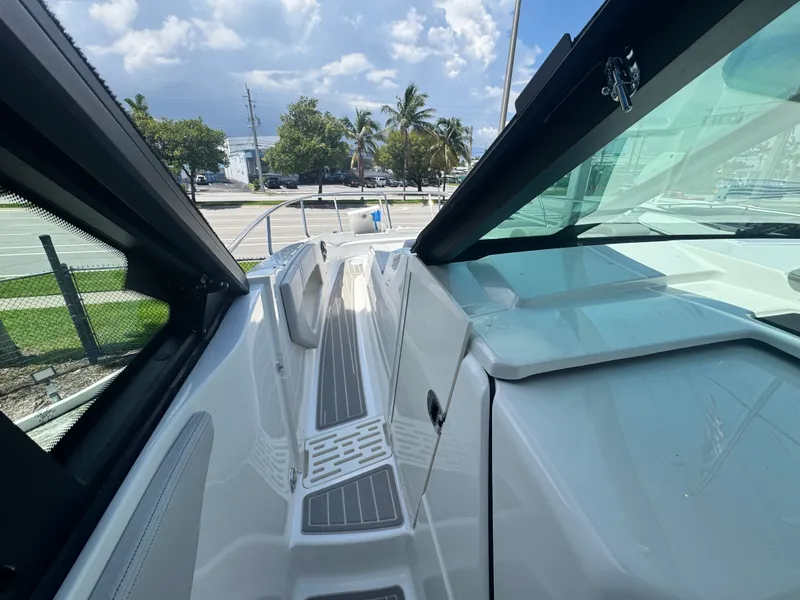 Slide: The Image of Sea Ray Sundancer 320 Outboard 2027 - 15