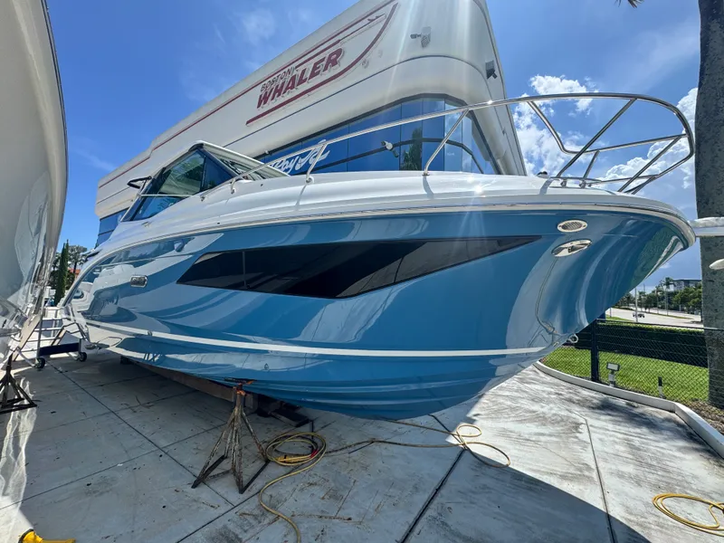 Slide: The Image of Sea Ray Sundancer 320 Outboard 2027 - 1
