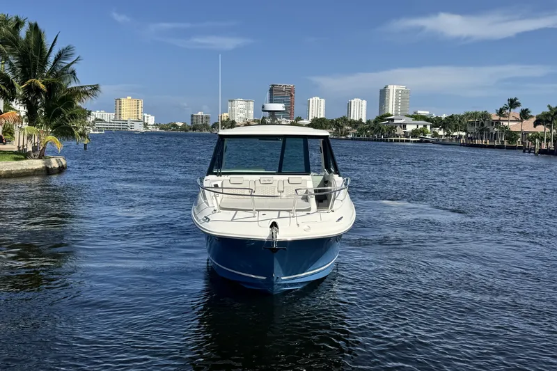 Slide: The Image of Sea Ray Sundancer 320 Outboard 2027 - 3