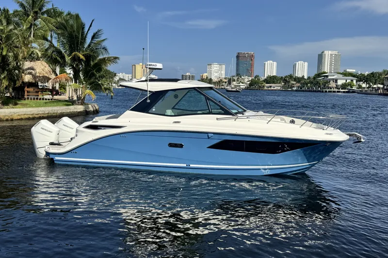 Slide: The Image of Sea Ray Sundancer 320 Outboard 2027 - 4