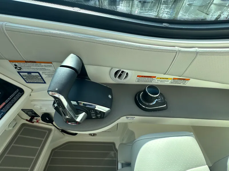 Slide: The Image of Sea Ray Sundancer 320 Outboard 2027 - 22