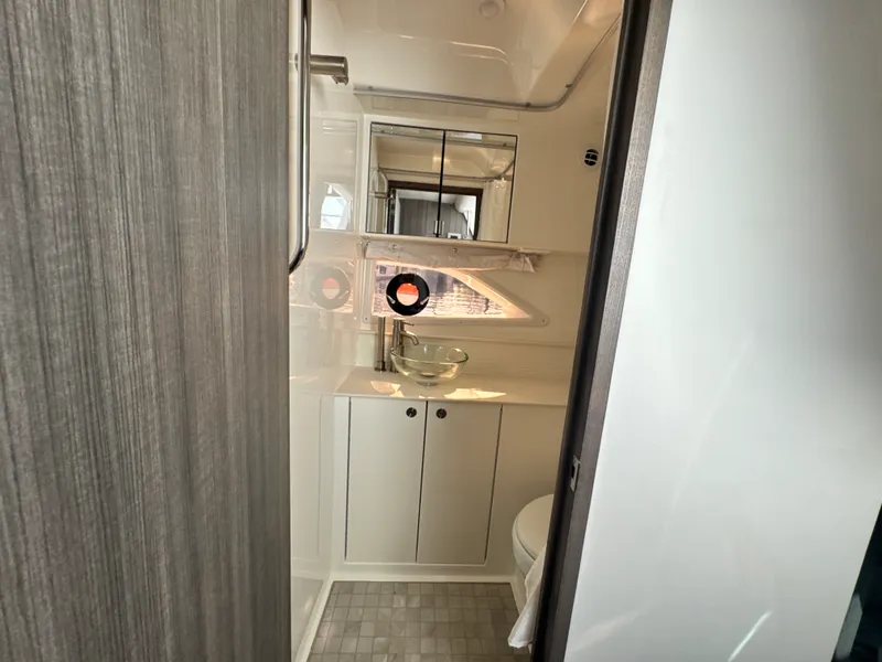 Slide: The Image of Sea Ray Sundancer 320 Outboard 2027 - 32