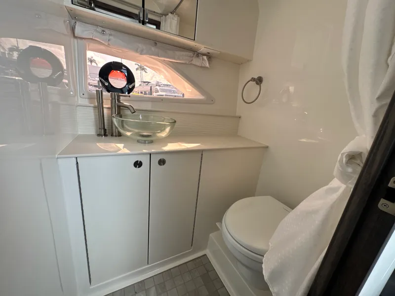 Slide: The Image of Sea Ray Sundancer 320 Outboard 2027 - 33