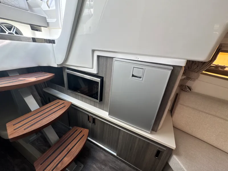 Slide: The Image of Sea Ray Sundancer 320 Outboard 2027 - 30