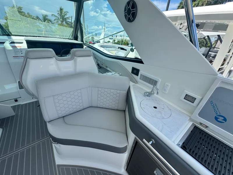 Slide: The Image of Sea Ray Sundancer 320 Outboard 2027 - 7