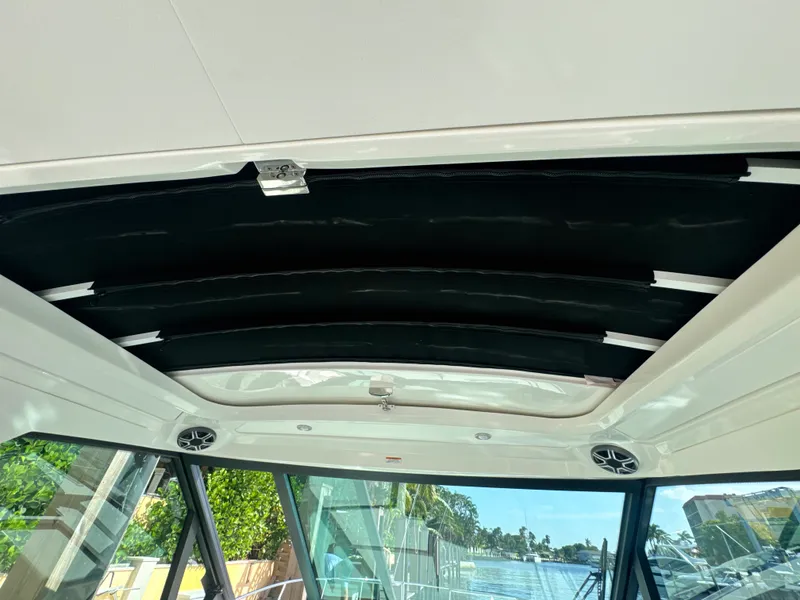 Slide: The Image of Sea Ray Sundancer 320 Outboard 2027 - 17