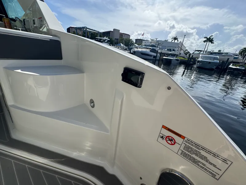 Slide: The Image of Sea Ray Sundancer 320 Outboard 2027 - 12