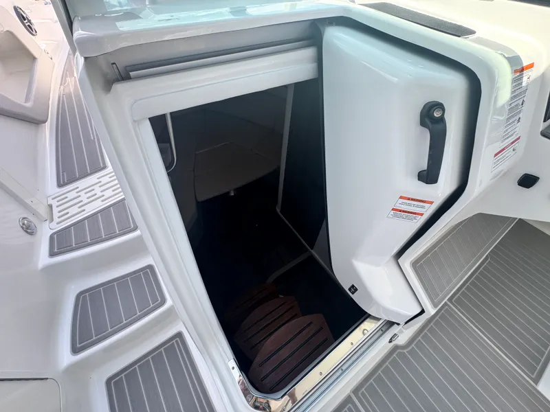 Slide: The Image of Sea Ray Sundancer 320 Outboard 2027 - 11