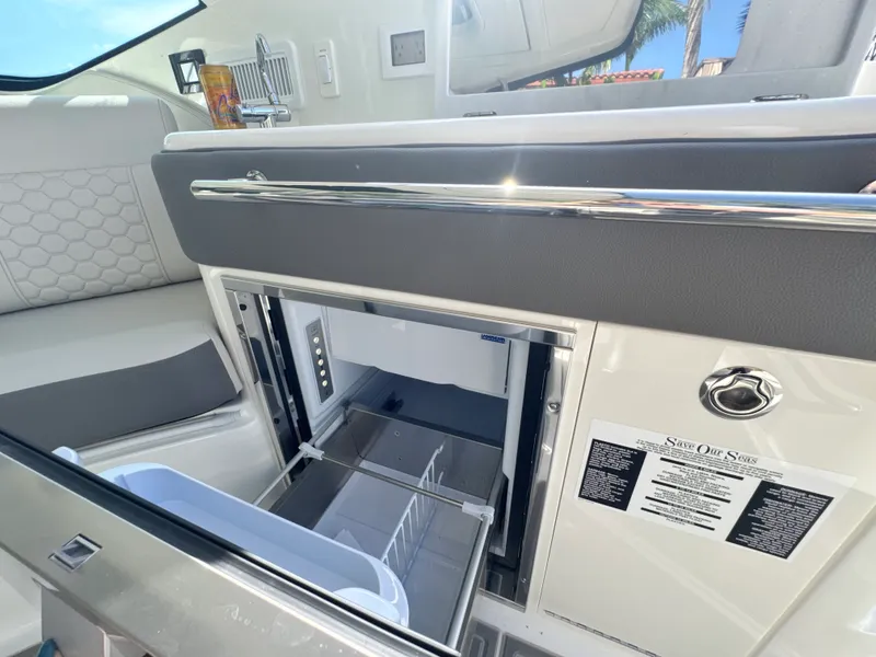 Slide: The Image of Sea Ray Sundancer 320 Outboard 2027 - 14
