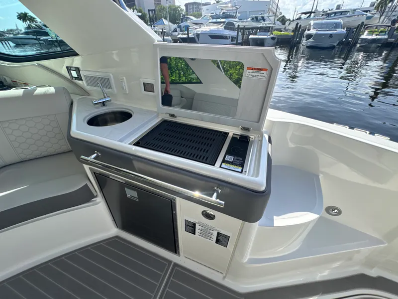 Slide: The Image of Sea Ray Sundancer 320 Outboard 2027 - 13