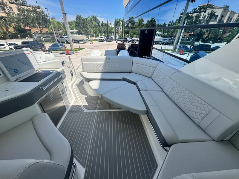 Slide: The Image of Sea Ray Sundancer 320 Outboard 2027 - 8