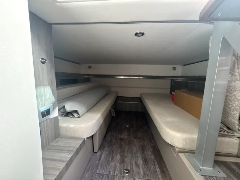 Slide: The Image of Sea Ray Sundancer 320 Outboard 2027 - 31