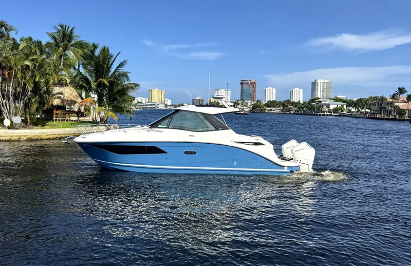 The Image of Sea Ray Sundancer 320 Outboard 2027 - 0