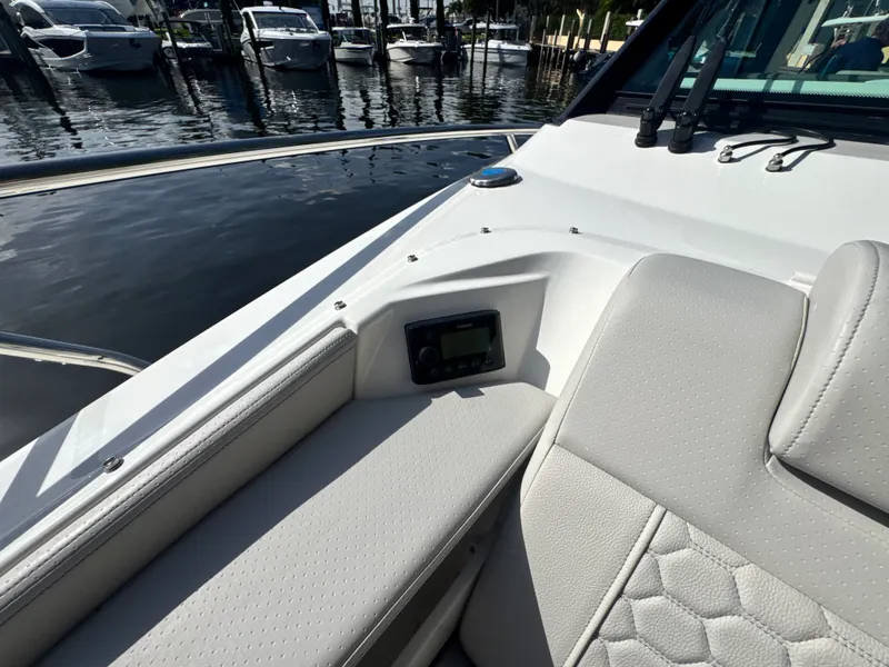 Slide: The Image of Sea Ray Sundancer 320 Outboard 2027 - 27