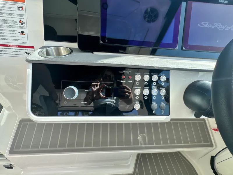 Slide: The Image of Sea Ray Sundancer 320 Outboard 2027 - 23