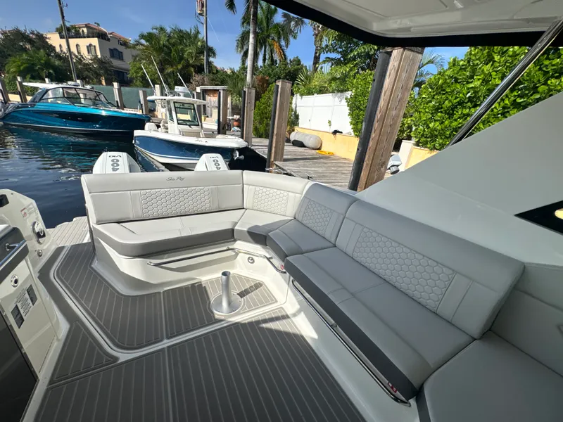 Slide: The Image of Sea Ray Sundancer 320 Outboard 2027 - 19