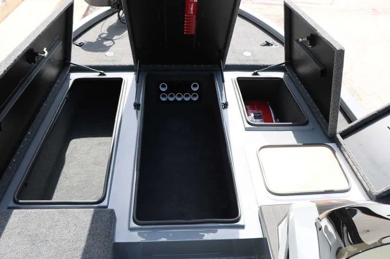 Slide: The Image of The image shows the open deck of a Vexus AVX 1980 boat with multiple storage compartments. - 29