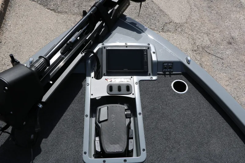 Slide: The Image of The image shows the deck of a Vexus AVX 1980 boat with a control pedal and screen. - 27