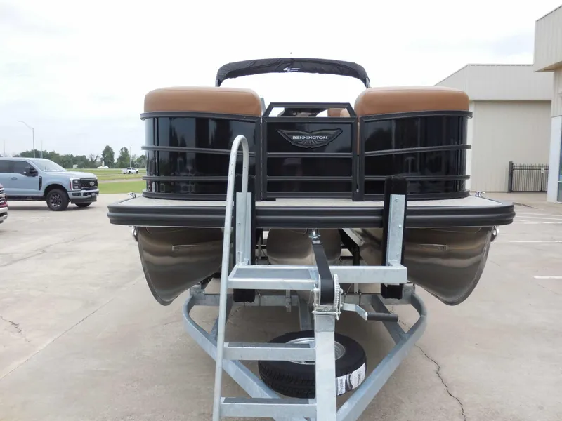 Slide: The Image of Bennington 22MSB pontoon boat from 2026 on a trailer, ready for use. - 9