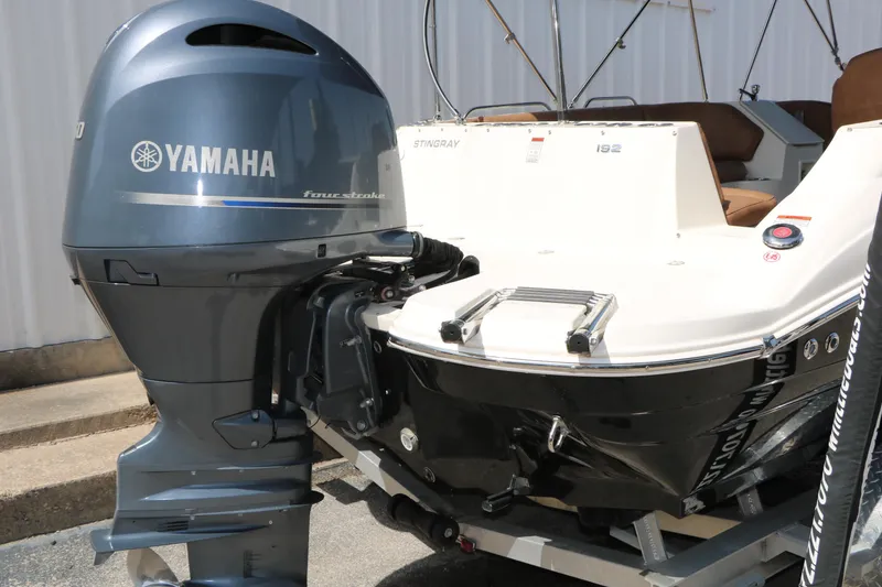 Slide: The Image of 2022 Stingray 192 SC boat with Yamaha four-stroke outboard motor, rear view. - 7