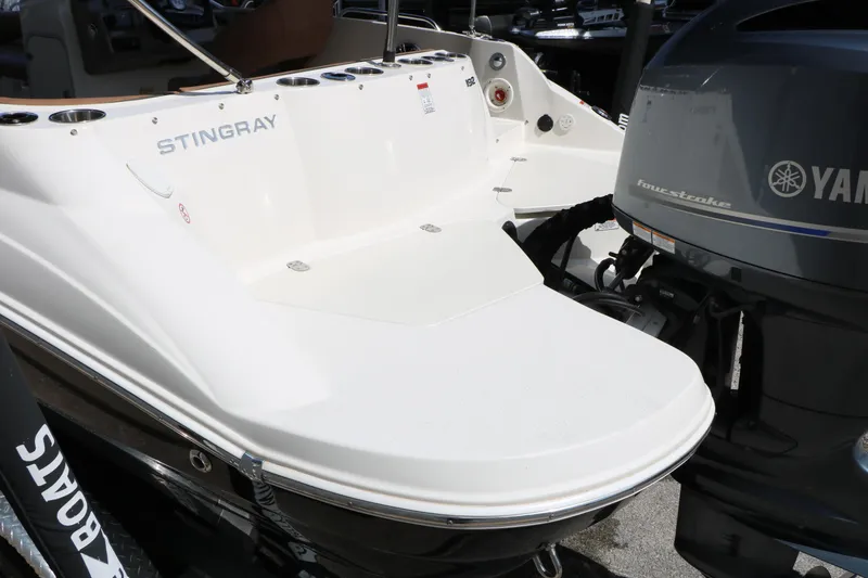 Slide: The Image of 2022 Stingray 192 SC boat with Yamaha outboard motor, rear view. - 11