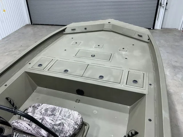 Slide: The Image of Tracker 2072 CC 2022 - 5