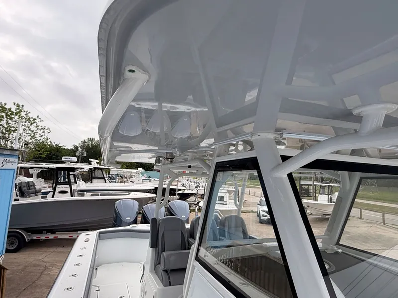 Slide: The Image of Yellowfin 39 Offshore 2018 - 12