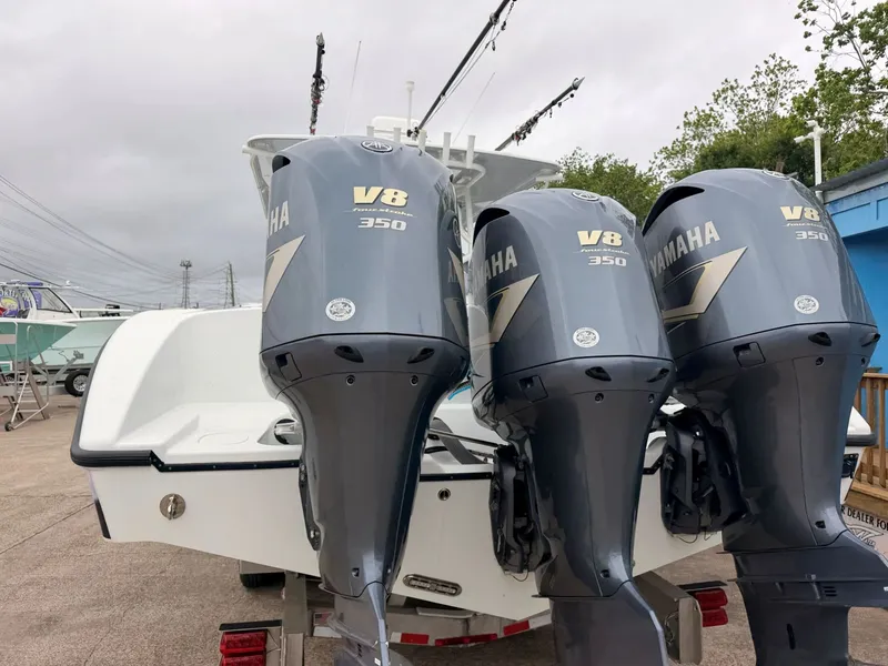 Slide: The Image of Yellowfin 39 Offshore 2018 - 39