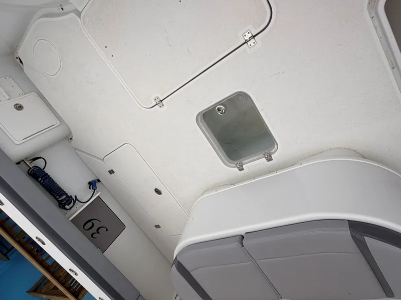 Slide: The Image of Yellowfin 39 Offshore 2018 - 23