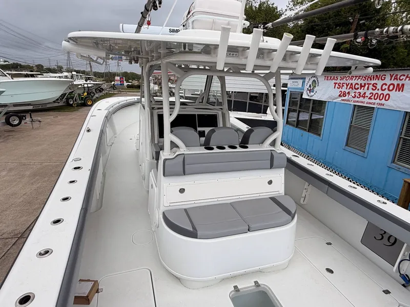 Slide: The Image of Yellowfin 39 Offshore 2018 - 35