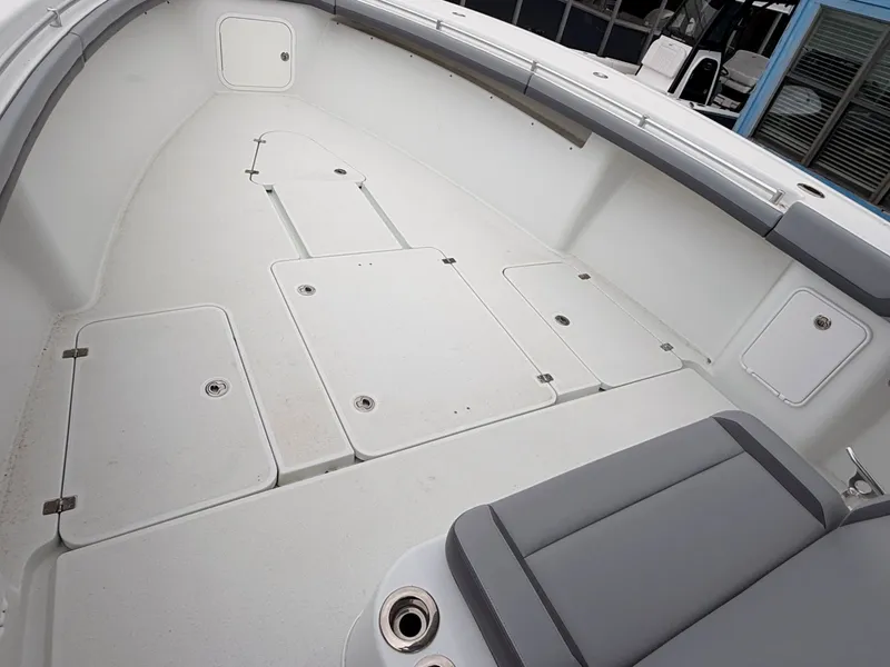Slide: The Image of Yellowfin 39 Offshore 2018 - 9