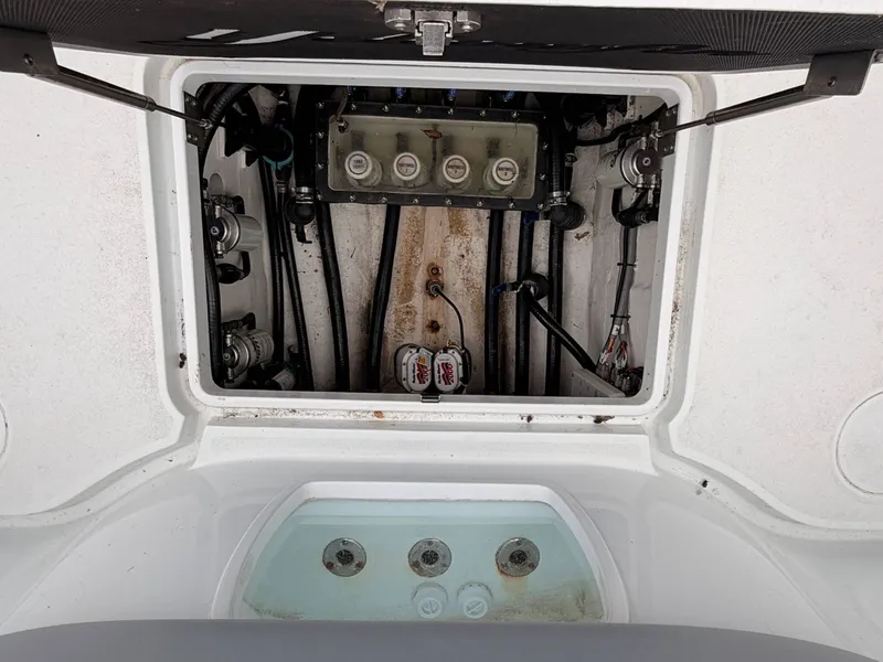 Slide: The Image of Yellowfin 39 Offshore 2018 - 25
