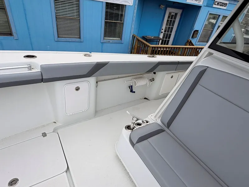 Slide: The Image of Yellowfin 39 Offshore 2018 - 6
