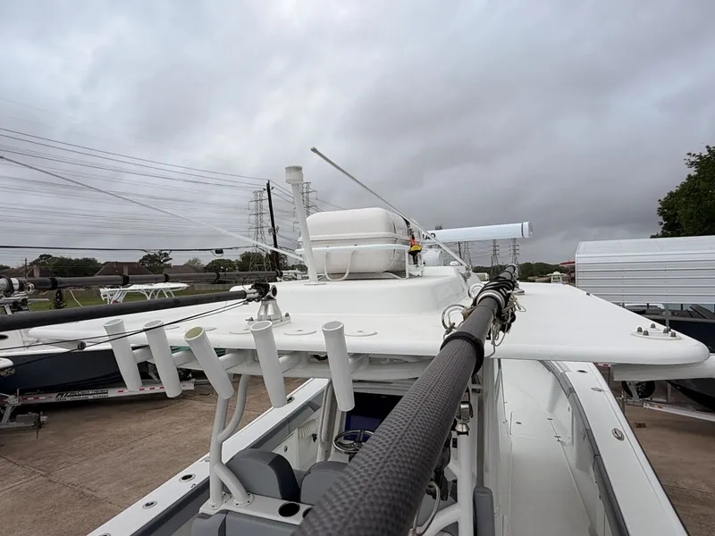 Slide: The Image of Yellowfin 39 Offshore 2018 - 33