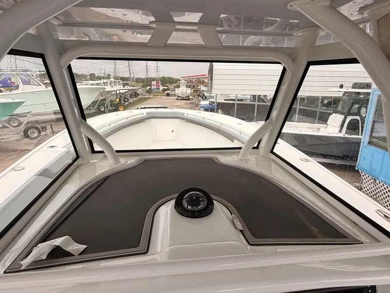Slide: The Image of Yellowfin 39 Offshore 2018 - 16