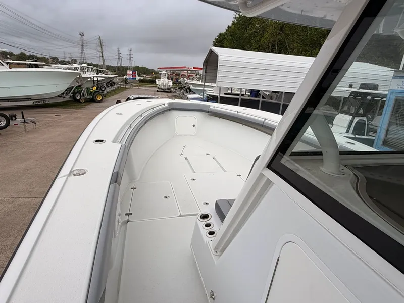Slide: The Image of Yellowfin 39 Offshore 2018 - 10