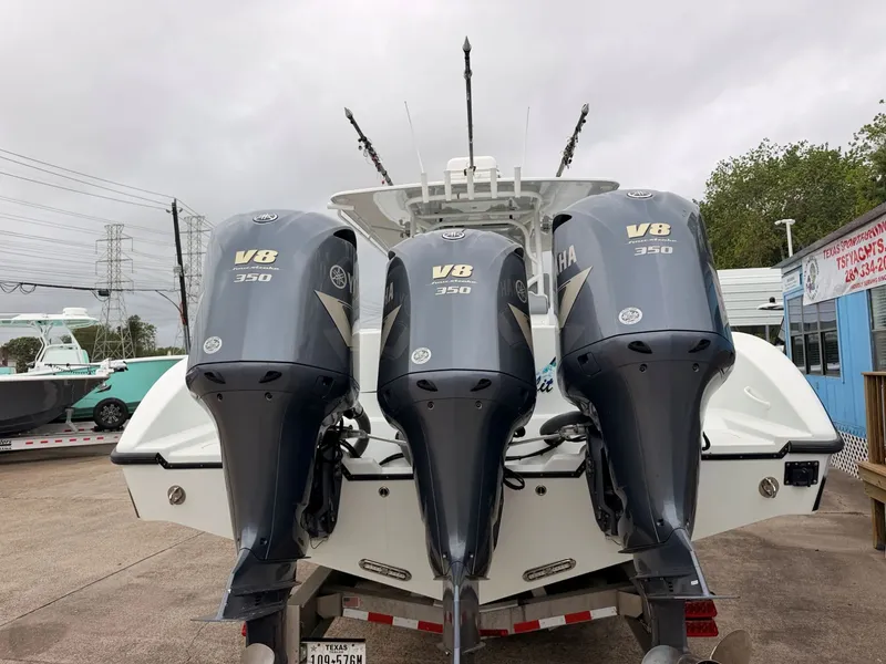 Slide: The Image of Yellowfin 39 Offshore 2018 - 38