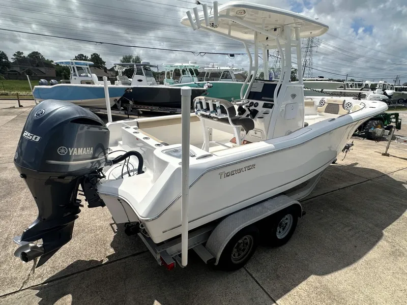 Slide: The Image of Tidewater 232 CC Adventure 2018 - 8