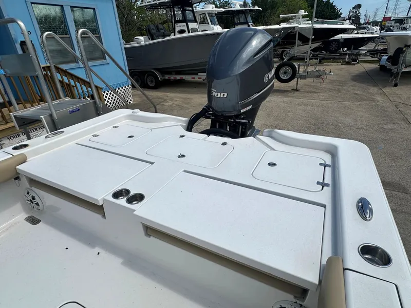 Slide: The Image of Tidewater 252 CC Adventure 2020 - 4