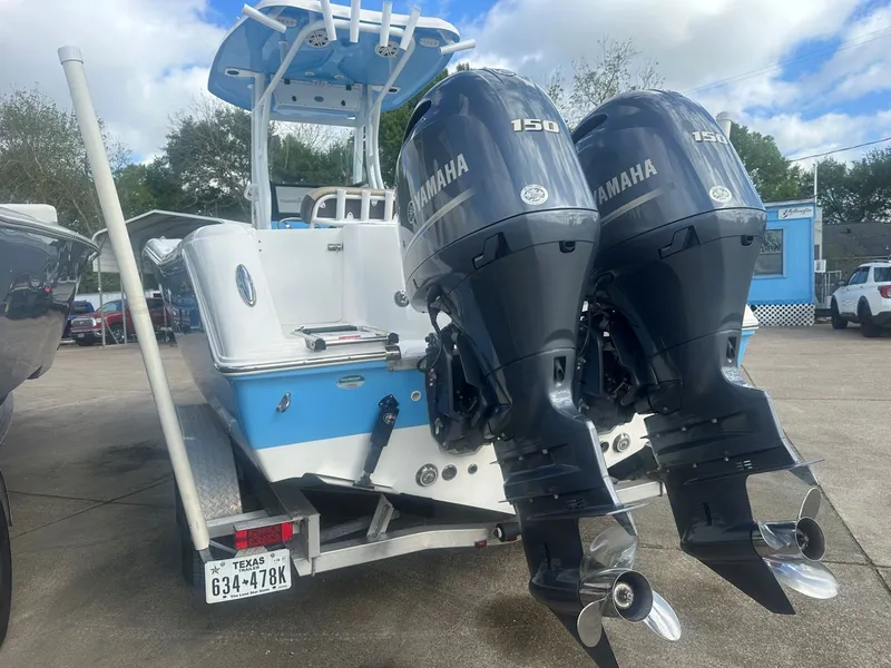 Slide: The Image of Tidewater 252 CC Adventure 2020 - 12