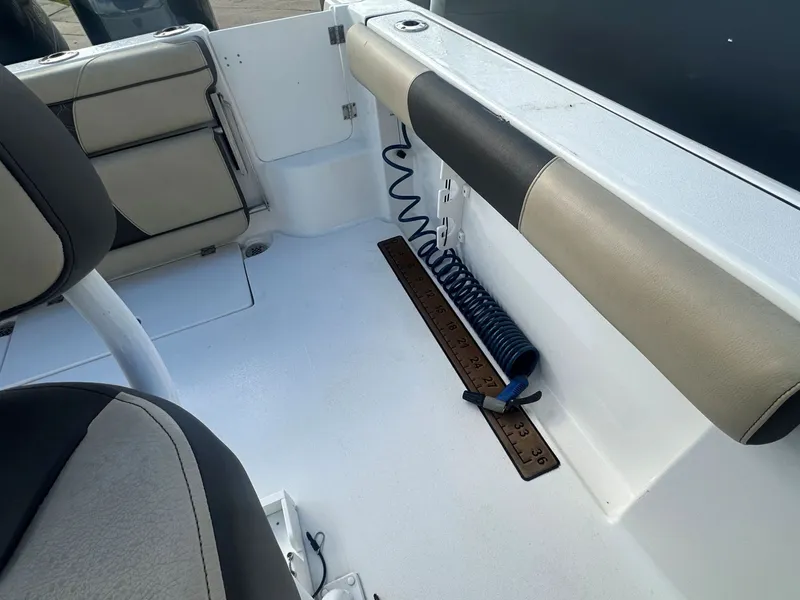 Slide: The Image of Tidewater 252 CC Adventure 2020 - 5