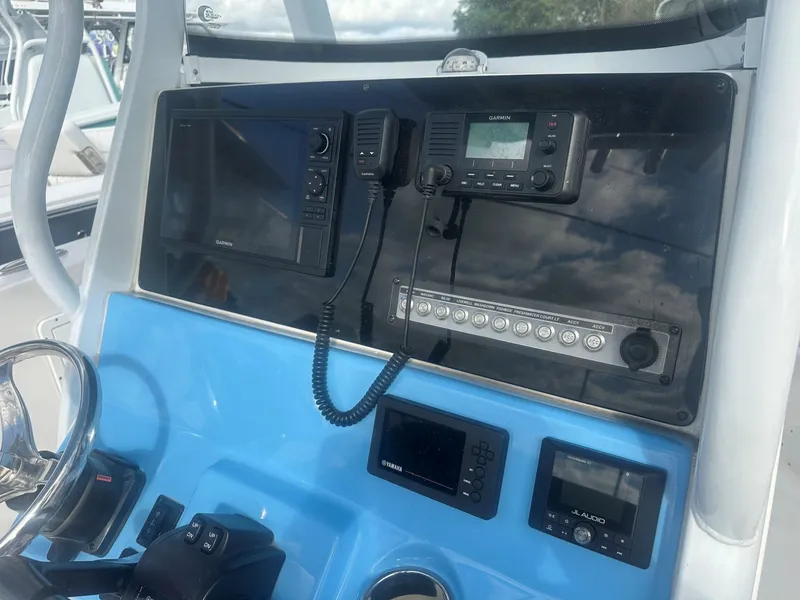 Slide: The Image of Tidewater 252 CC Adventure 2020 - 22