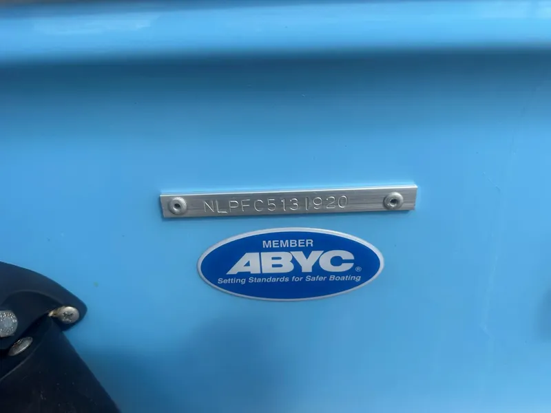 Slide: The Image of Tidewater 252 CC Adventure 2020 - 9