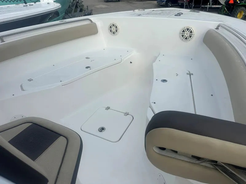 Slide: The Image of Tidewater 252 CC Adventure 2020 - 7