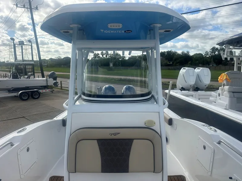 Slide: The Image of Tidewater 252 CC Adventure 2020 - 20