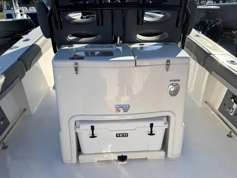 Slide: The Image of NauticStar 28 XS 2023 - 11