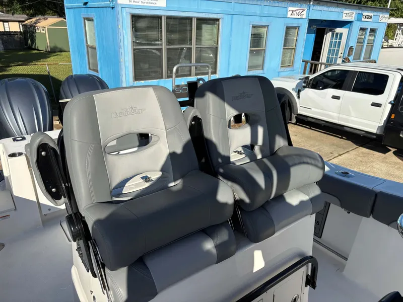 Slide: The Image of NauticStar 28 XS 2023 - 3