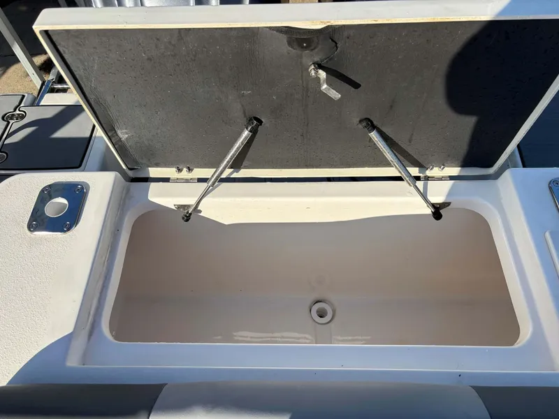 Slide: The Image of NauticStar 28 XS 2023 - 5
